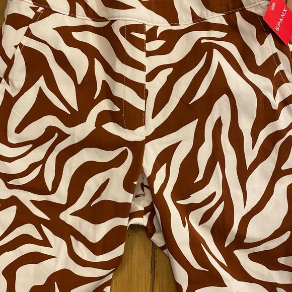 SPANX Women’s Zebra On The Go Ankle Animal Print Fitted Pants NEW Medium - Picture 13 of 15